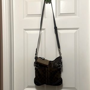 Coach shoulder strip purse with credit card wallet inserted inside purse.